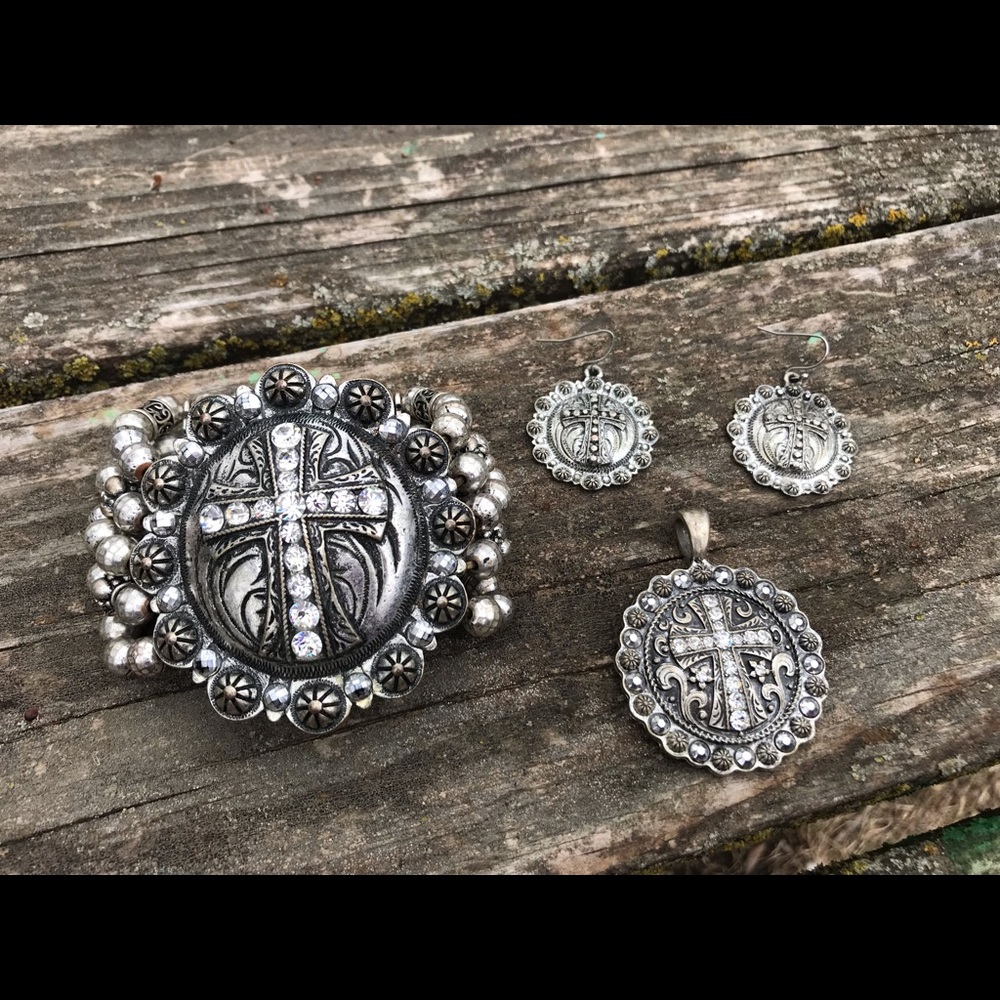 Wrangler Rocker 47 Cross Jewelry